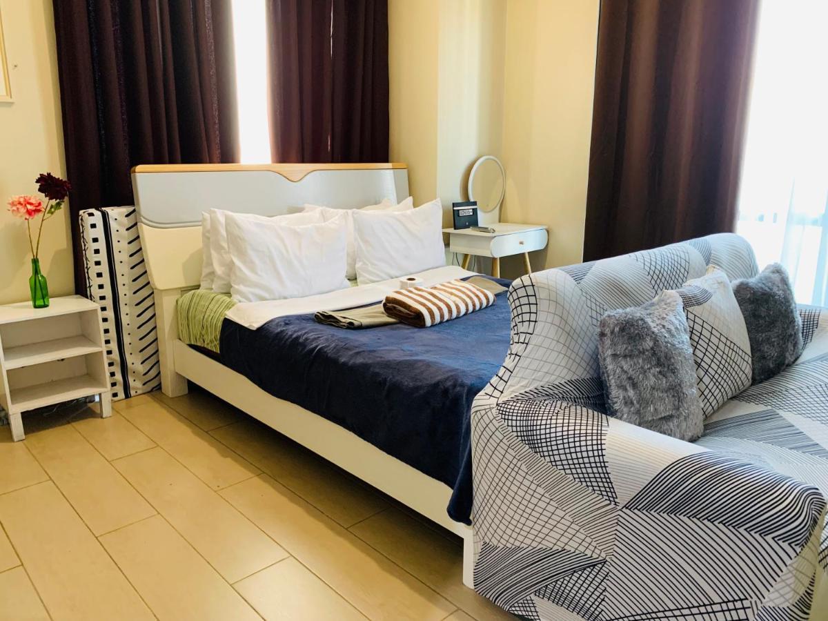 Two Palm Tree Villas Condominium - Studio 8Th Fl With Balcony - Across Terminal 3 Airport Pasay Extérieur photo