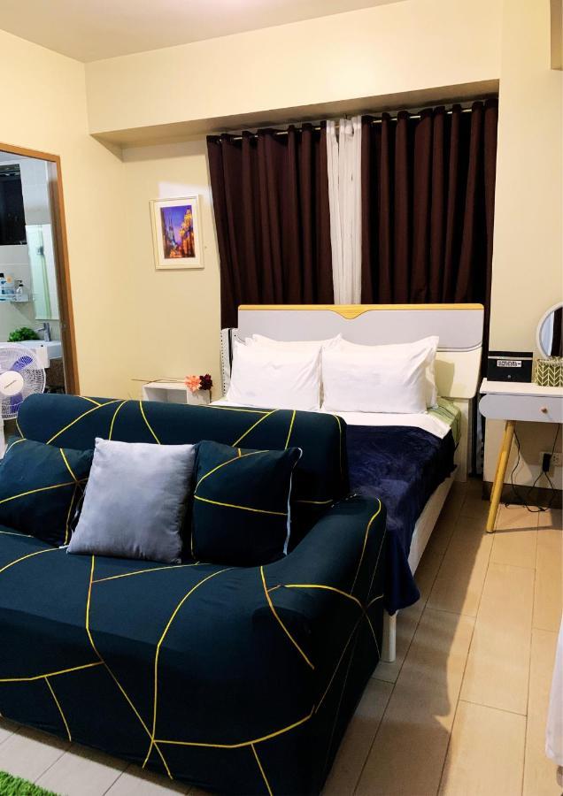 Two Palm Tree Villas Condominium - Studio 8Th Fl With Balcony - Across Terminal 3 Airport Pasay Extérieur photo