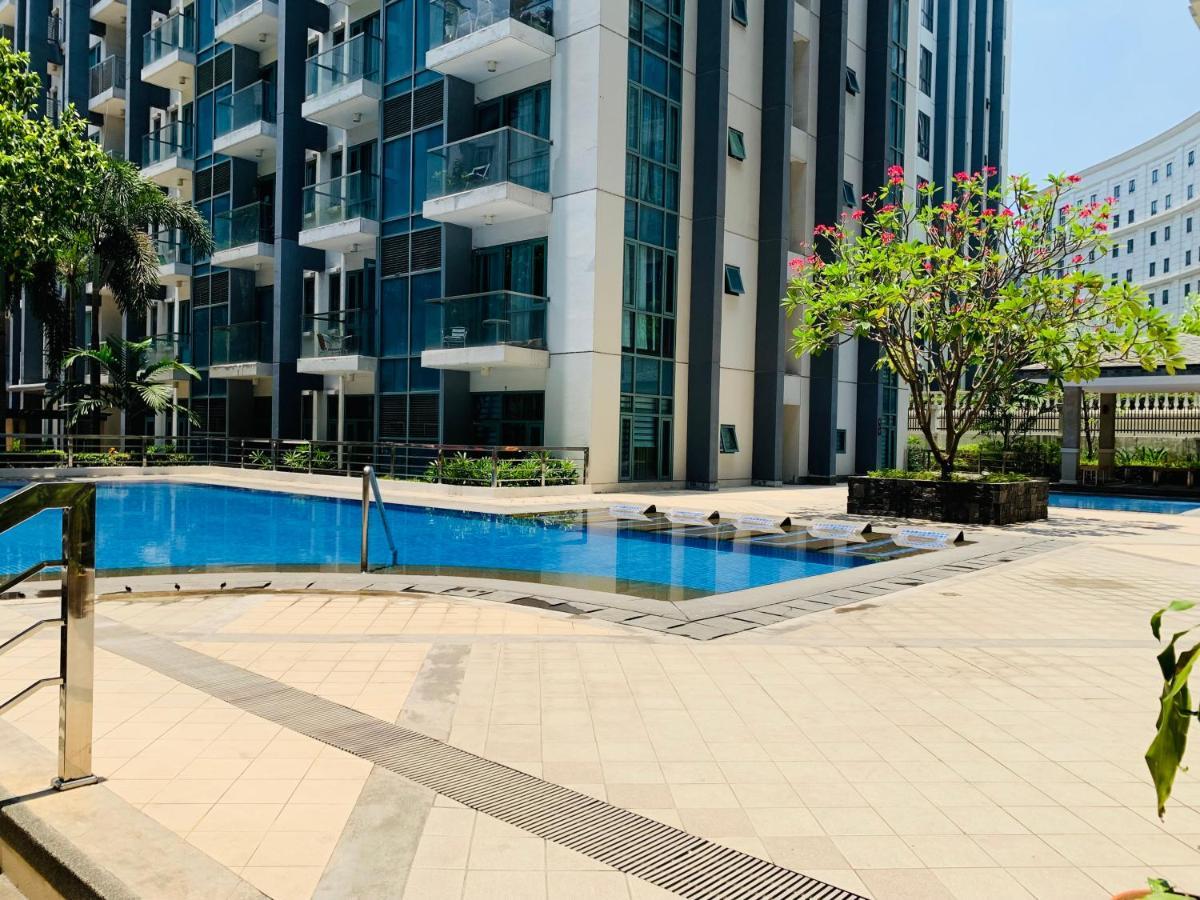 Two Palm Tree Villas Condominium - Studio 8Th Fl With Balcony - Across Terminal 3 Airport Pasay Extérieur photo