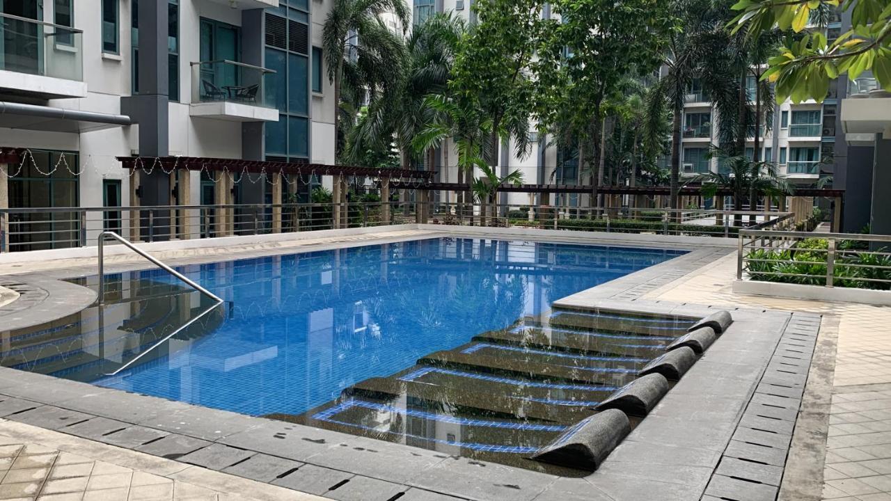 Two Palm Tree Villas Condominium - Studio 8Th Fl With Balcony - Across Terminal 3 Airport Pasay Extérieur photo