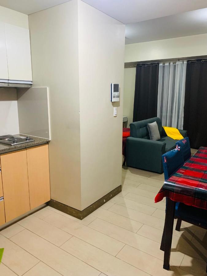 Two Palm Tree Villas Condominium - Studio 8Th Fl With Balcony - Across Terminal 3 Airport Pasay Extérieur photo