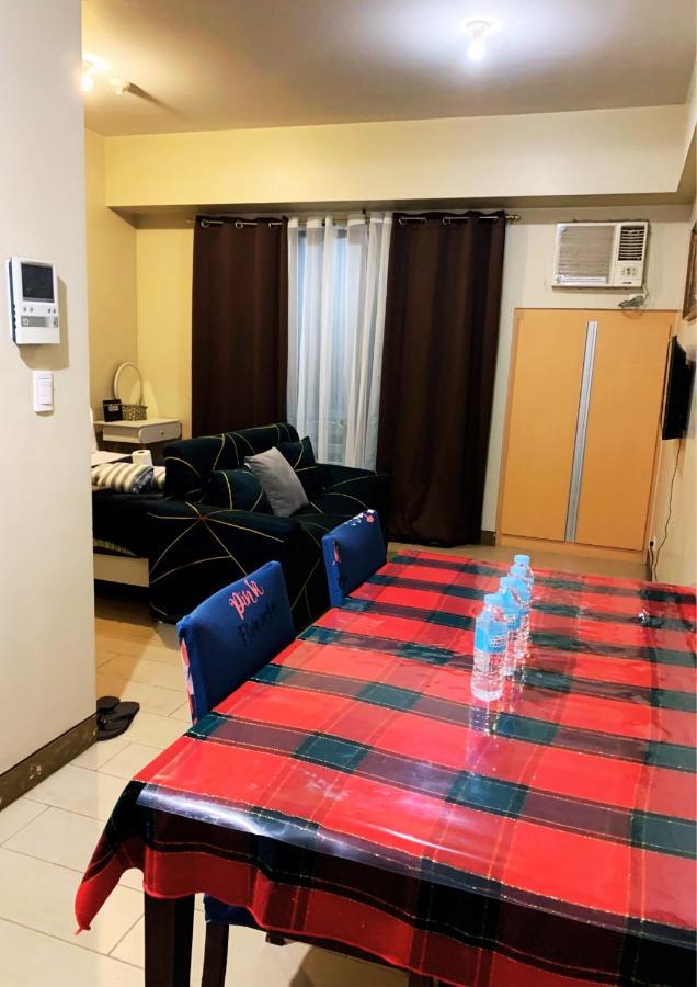 Two Palm Tree Villas Condominium - Studio 8Th Fl With Balcony - Across Terminal 3 Airport Pasay Extérieur photo