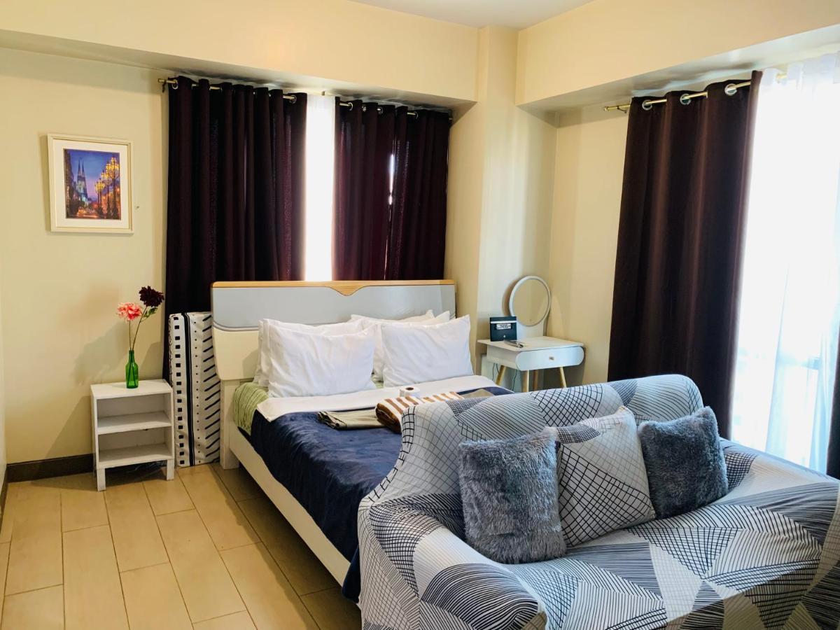 Two Palm Tree Villas Condominium - Studio 8Th Fl With Balcony - Across Terminal 3 Airport Pasay Extérieur photo
