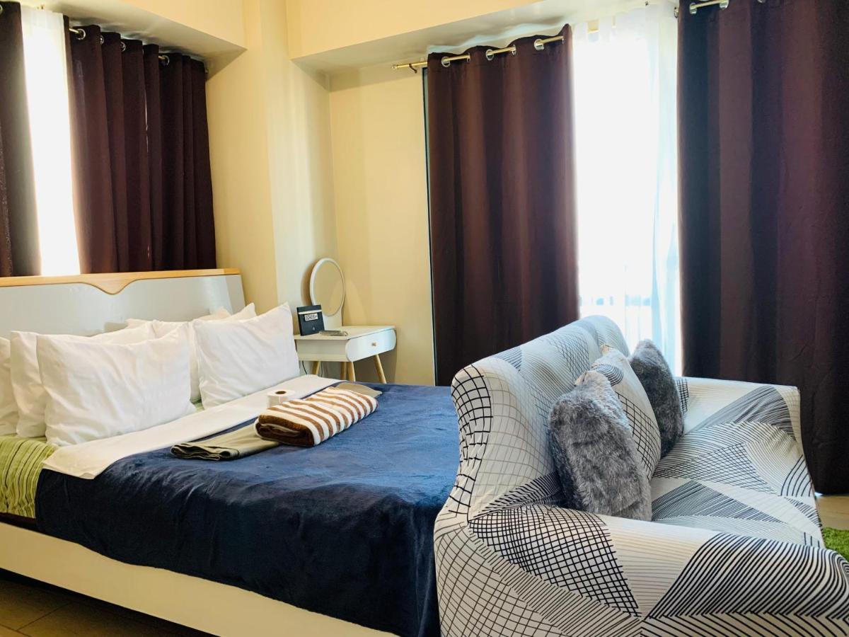 Two Palm Tree Villas Condominium - Studio 8Th Fl With Balcony - Across Terminal 3 Airport Pasay Extérieur photo
