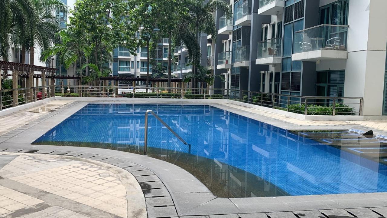 Two Palm Tree Villas Condominium - Studio 8Th Fl With Balcony - Across Terminal 3 Airport Pasay Extérieur photo