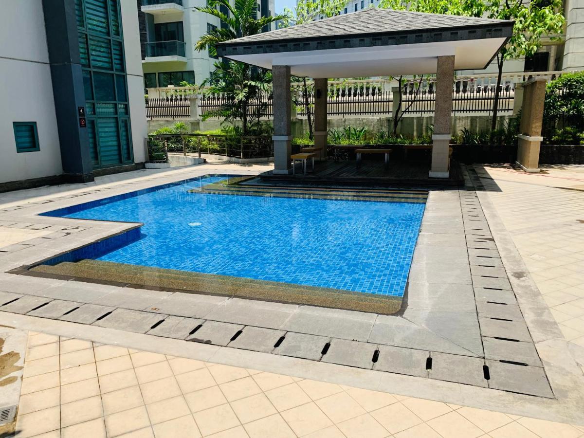 Two Palm Tree Villas Condominium - Studio 8Th Fl With Balcony - Across Terminal 3 Airport Pasay Extérieur photo
