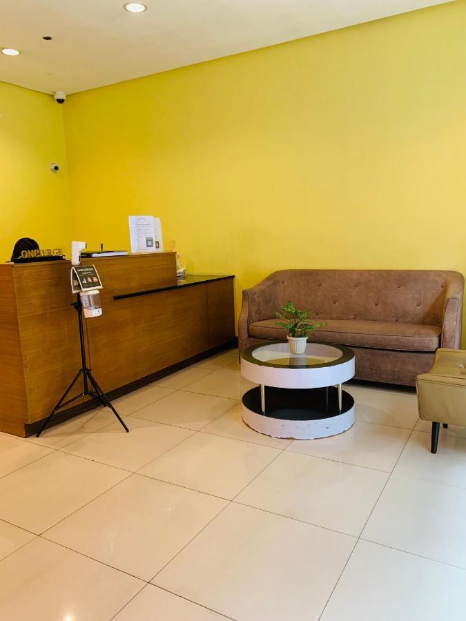 Two Palm Tree Villas Condominium - Studio 8Th Fl With Balcony - Across Terminal 3 Airport Pasay Extérieur photo