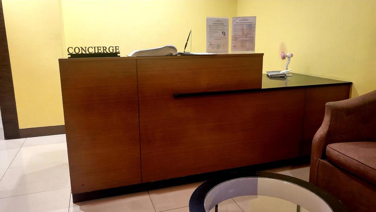 Two Palm Tree Villas Condominium - Studio 8Th Fl With Balcony - Across Terminal 3 Airport Pasay Extérieur photo