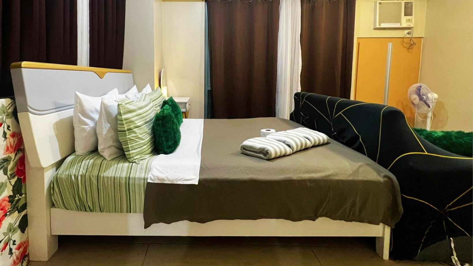 Two Palm Tree Villas Condominium - Studio 8Th Fl With Balcony - Across Terminal 3 Airport Pasay Extérieur photo