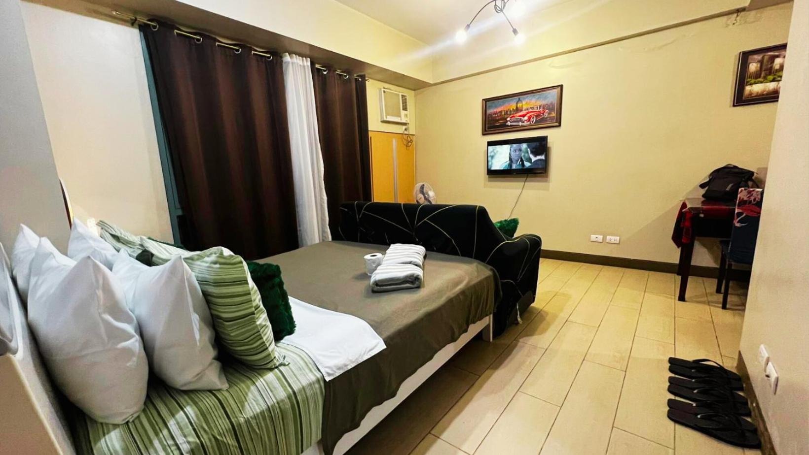 Two Palm Tree Villas Condominium - Studio 8Th Fl With Balcony - Across Terminal 3 Airport Pasay Extérieur photo